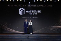 Đại diện Masterise Group nhận giải thưởng Corporate Excellence Award tại lễ trao giải Asia Pacific Enterprise Awards 2025
