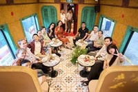 Du khách trải nghiệm đoàn tàu văn hóa, du lịch Hà Nội 5 của ô - The Hanoi Train 