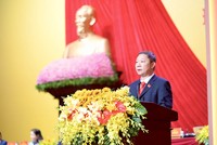 Ông Dương Anh Đức, Trưởng Ban Tuyên giáo và Dân vận Thành ủy TP.HCM trình bày báo cáo tổng hợp ý kiến góp ý dự thảo các Văn kiện trình Đại hội XIV của Đảng. Ảnh: BTC.