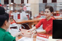 Ngành ngân hàng đang đẩy mạnh ứng dụng công nghệ và chuyển đổi số, nhưng phòng giao dịch vẫn là “điểm chạm” quan trọng