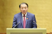 Bộ trưởng Bộ Văn hoá, Thể thao và Du lịch Nguyễn Văn Hùng trình bày tờ trình dự án luật - Ảnh PT. 