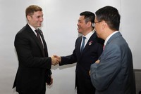 Bộ trưởng Nguyễn Hồng Diên và Thứ trưởng Jacob Helberg thảo luận về quan hệ hợp tác kinh tế, thương mại. 