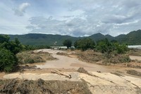 Hiện trường vụ vỡ hồ chứa nước gây thiệt hại nặng cho vùng hạ du xã Tuy Phong, tỉnh Lâm Đồng. 