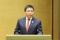 Bộ trưởng Bộ Tài chính Nguyễn Văn Thắng trình bày tờ trình dự án luật - Ảnh: Duy Linh . 