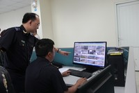 Hoạt động nghiệp vụ của công chức hải quan. Ảnh: Bùi Hồng.