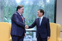 Phó thủ tướng Bùi Thanh Sơn và Đại sứ Mỹ tại Việt Nam Marc E. Knapper (Ảnh: VGP). 