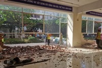 Lực lượng chức năng thực hiện cưỡng chế vi phạm tại chung cư Thái An 3 và 4 vào năm 2024. Ảnh: Q.M 