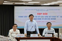 Lãnh đạo UBND tỉnh Cà Mau thông tin về chuỗi hoạt động trong sự kiện "Xin chào Cà Mau". 