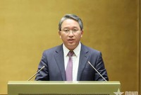 Bộ trưởng Bộ Tư pháp Nguyễn Hải Ninh trình bày tờ trình của Chính phủ