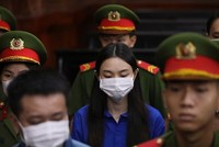 Bị cáo Nguyễn Thúc Thùy Tiên (Hoa hậu Hòa bình Quốc tế 2021) bị đề nghị mức án 2 - 2,5 năm tù về tội lừa dối khách hàng.