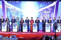 Thủ tướng Phạm Minh Chính và các đại biểu bấm nút triển khai Đề án Hỗ trợ phụ nữ khởi nghiệp giai đoạn 2026-2035 - Ảnh: VGP/Nhật Bắc