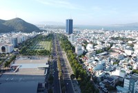 Theo nội dung tờ trình của UBND tỉnh Gia Lai, tuyến đường Nguyễn Tất Thành tại phường Quy Nhơn là tuyến đường có giá đất cao nhất của tỉnh sau điều chỉnh (giá 115 triệu đồng/m2). Ảnh chụp tháng 8/2024.