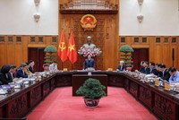 Thủ tướng Chính phủ Phạm Minh Chính chủ trì cuộc làm việc của Thường trực Chính phủ với lãnh đạo các bộ ngành và thành phố Hà Nội để cho ý kiến, góp ý về các định hướng lớn quy hoạch Hà Nội - Ảnh: VGP.