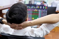 Chứng khoán và bất động sản sẽ là những nhóm cổ phiếu nhạy cảm nhất với xu hướng lãi suất