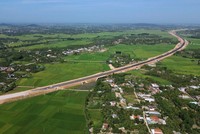 Một đoạn cao tốc Quảng Ngãi - Hoài Nhơn vừa được thông xe trong ngày 19/12. 