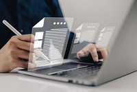 Nghị định quy định hợp đồng lao động điện tử là hợp đồng lao động được giao kết, thiết lập dưới dạng thông điệp dữ liệu theo quy định của pháp luật về lao động và pháp luật về giao dịch điện tử, có giá trị pháp lý như hợp đồng lao động bằng văn bản giấy.