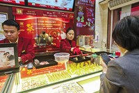 Triển vọng của vàng trong dài hạn vẫn được đánh giá là tích cực. Ảnh: Đức Thanh 