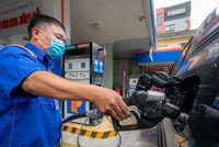 Lại có thêm thương nhân phân phối xăng dầu đã chủ động trả lại giấy xác nhận đủ điều kiện kinh doanh cho Bộ Công thương. 