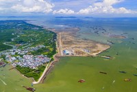 Nhiều dự án, công trình quy mô lớn đã được khởi công trong năm 2025 góp phần mở rộng không gian phát triển đô thị, gia tăng quy mô đầu tư và tạo động lực thúc đẩy tăng trưởng kinh tế TP.HCM. Ảnh: Lê Toàn.