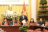 Phó chánh án TAND Tối cao Nguyễn Văn Tiến giới thiệu luật. 