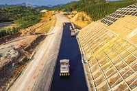 Thi công Dự án PPP cao tốc Hữu Nghị - Chi Lăng, do UBND tỉnh Lạng Sơn là cơ quan có thẩm quyền. Ảnh: P.V 