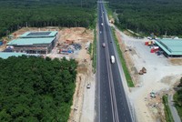 Trạm dừng nghỉ trên đoạn cao tốc Phan Thiết - Dầu Giây tại thời điểm tháng 8/2025. (Ảnh: Báo Xây dựng). 