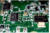 Chip bán dẫn trên một bảng mạch điện. Ảnh minh họa: REUTERS/TTXVN