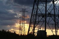 Các hợp đồng cung cấp điện giữa Bắc Kinh và Moskva có hiệu lực đến năm 2037, tuy nhiên các nguồn tin của báo Kommersant cho biết việc xuất khẩu điện từ Liên bang Nga sang Trung Quốc khó có khả năng được nối lại trong năm nay. (Trong ảnh: Mạng lưới truyền tải điện. Ảnh minh hoạ: Getty Images)