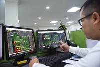 Chiến lược đầu tư năm 2026 cần hướng tới sự hài hòa giữa an toàn và tăng trưởng, với trọng tâm là các cổ phiếu đầu ngành