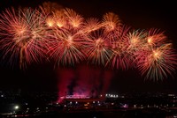 Người dân choáng ngợp trước màn sơ duyệt pháo hoa nghệ thuật tại Mỹ Đình