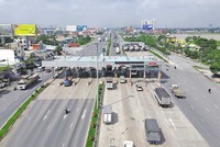 Một trạm thu phí thuộc Dự án đầu tư xây dựng mở rộng Quốc lộ 51 đoạn Km0+900 – Km73+600 theo hình thức hợp đồng BOT. 