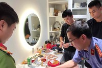 Cơ quan chức năng Đà Nẵng lập biên bản tạm giữ tang vật, phục vụ công tác điều tra. Ảnh: Bảo Ngọc 