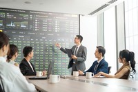 Cạnh tranh về chất lượng dịch vụ trong ngành chứng khoán đang giúp khách hàng tối ưu chi phí vốn, lợi nhuận