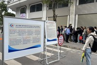 Người dân mua nhà ở xã hội tại xã Đông Anh, thành phố Hà Nội.