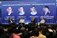 Các diễn giả trong phiên thảo luận “Đầu tư và thoái vốn tại Việt Nam”, được điều phối bởi ông Nguyễn Hòa Chung, Giám đốc điều hành Khối Đầu tư Tư nhân của TVS, với sự tham gia của các nhà đầu tư kỳ cựu đến từ Thien Viet Securities (TVS), Jungle Ventures và Vertex Ventures