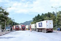 1.587 xe nhập khẩu đã được thông quan tại các cửa khẩu thuộc tỉnh Lạng Sơn trong ngày 11/2. 