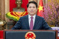 Chủ tịch nước Lương Cường gửi lời chúc Tết tới đồng bào, đồng chí, chiến sĩ cả nước và kiều bào ta ở nước ngoài vào thời khắc Giao thừa thiêng liêng bước sang năm mới Bính Ngọ 2026. 