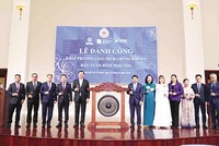 Bộ trưởng Bộ Tài chính Nguyễn Văn Thắng và các đại biểu khai trương phiên giao dịch đầu xuân Bính Ngọ 2026. Ảnh: P.V 