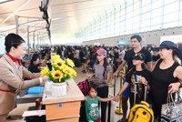 Du khách làm thủ tục tại Cảng hàng không quốc tế Phú Quốc dịp Tết Bính Ngọ 2026