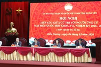 Các ứng cử viên đại biểu Quốc hội khóa XVI tại hội nghị tiếp xúc cử tri.