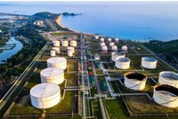 Nhà máy lọc dầu Dung Quất và Nghi Sơn đang vận hành bình thường, bảo đảm nguồn cung xăng dầu cho các thương nhân đầu mối theo hợp đồng đã ký đến hết tháng 3/2026. 