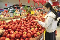 Việc hoàn thiện khung pháp lý để nâng cao hiệu quả kiểm soát thực phẩm là yêu cầu cấp thiết. Ảnh: Đức Thanh 