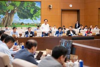 Bộ trưởng Bộ Nội vụ Đỗ Thanh Bình trình bày tờ trình. 