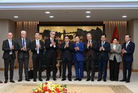 Thủ tướng Phạm Minh Chính và ông Fernando Andresen Guimaraes với các thành viên hai đoàn. Ảnh: Trần Hải.