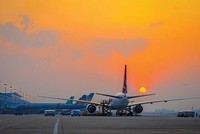 Việc nâng tỷ lệ sở hữu nước ngoài tại các hãng bay Việt lên 49% nhận được sự quan tâm của nhiều chuyên gia, nhà đầu tư 