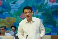 Thứ trưởng Bộ Tài chính Trần Quốc Phương trình bày báo cáo - Ảnh: HL. 