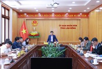 Phó chủ tịch UBND tỉnh Đinh Văn Tuấn (giữa) giao Sở Văn hóa, Thể thao và Du lịch chủ trì xây dựng tổng thể, hình thành cơ sở dữ liệu du lịch của địa phương. Ảnh: Xuân Anh
