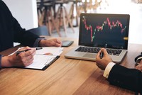 Tái cấu trúc, đa dạng hóa và xây dựng các trụ cột cân bằng đang trở thành hướng đi chính của nhiều doanh nghiệp