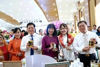 Lãnh đạo tỉnh An Giang cùng đại diện doanh nghiệp tại buổi họp mặt doanh nghiệp nhân kỷ niệm Ngày Doanh nhân Việt Nam 13/10/2025.