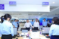 Chủ tịch UBND TP. Hà Nội Vũ Đại Thắng kiểm tra công tác phục vụ người dân, doanh nghiệp tại Trung tâm Phục vụ Hành chính công TP. Hà Nội.